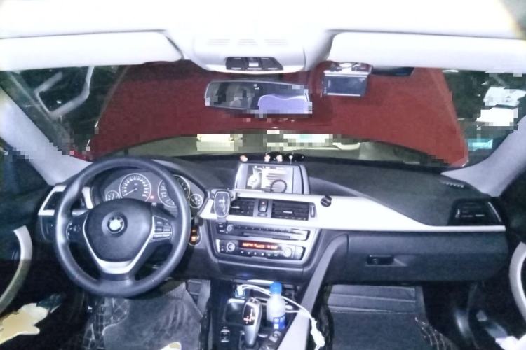 Used BMW 3 Series GT 2013 320i Leading Model Center Console