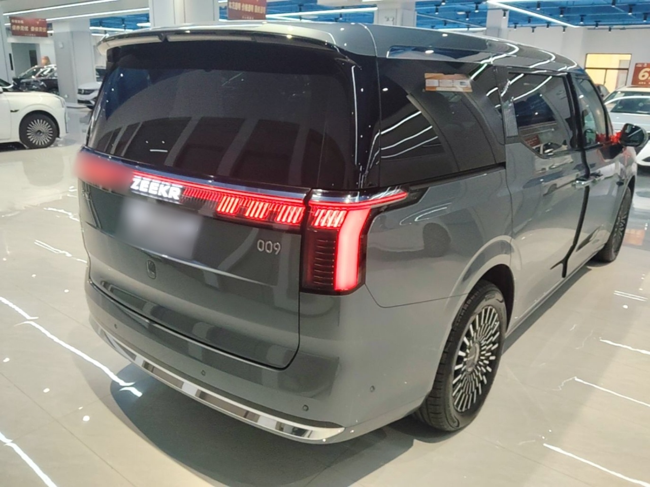 Zeekr 009 2024 Six-Seat Executive Version 4WD 108 kWh — снимка 6