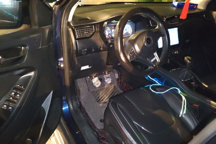 Used Dongfeng Fengon 580 2016 1.5T Manual Luxury Edition
