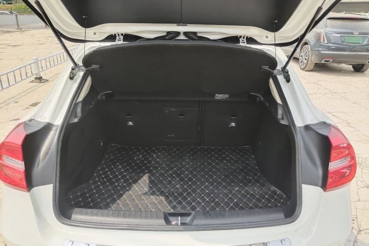 Used Mercedes-Benz GLA 2016 GLA 200 Fashion Model Trunk