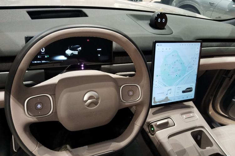 Used Nio ES8 2023 75 kWh Center Console