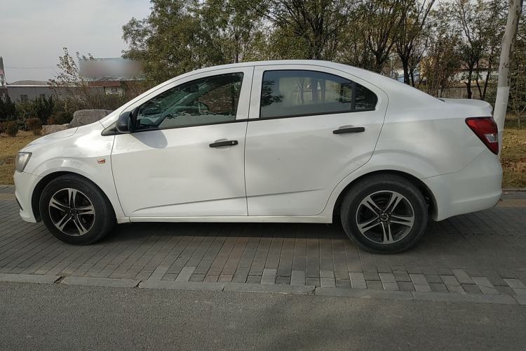 Used Chevrolet Aveo Sonic 2014 Sedan 1.4 SL MT Comfort Edition