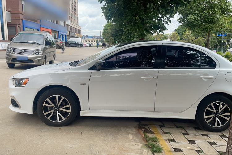 Used Mitsubishi Lancer EX 2016 1.8L CVT Black-and-White Retro Edition
