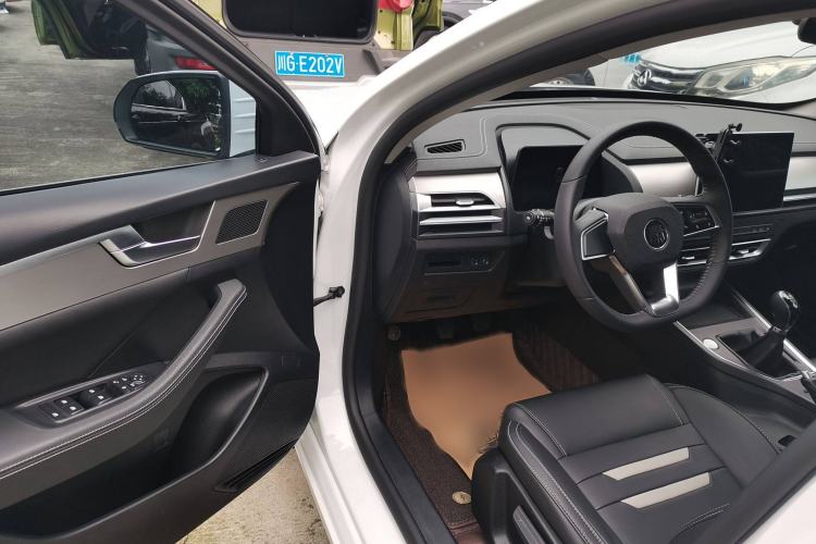 Used BYD Qin Pro 2019 Super Edition 1.5TI Manual Smart Connect Fierce Model China V Standard