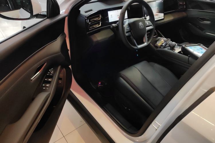 Used BYD Qin L 2025 DM-i Smart Drive 120KM Superior Model
