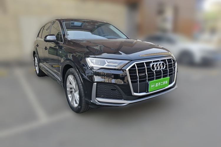 Used Audi Q7 2023 45 TFSI quattro S line Sport model Front Right 45 Deg