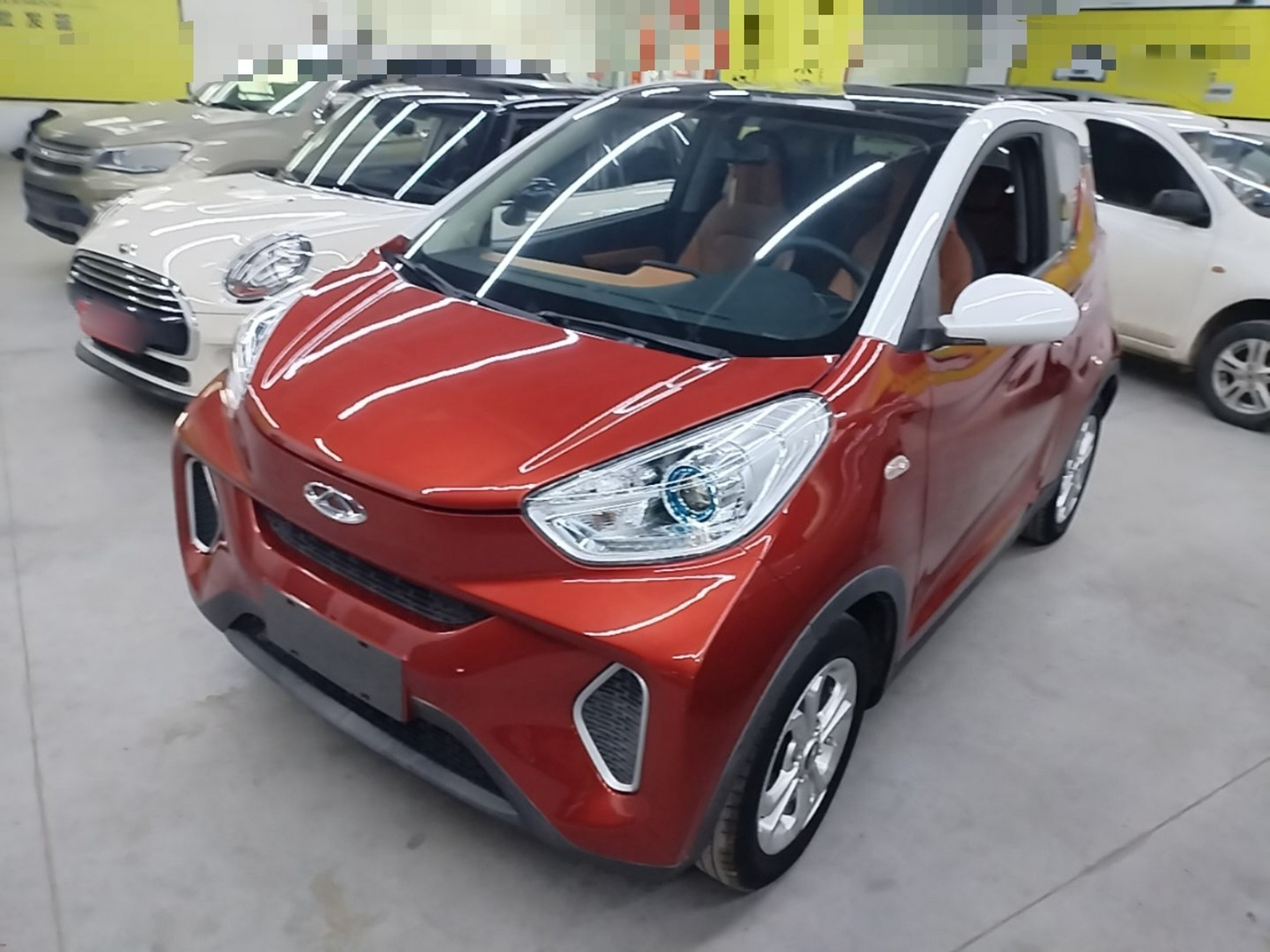 تحت مقدمة السيارة