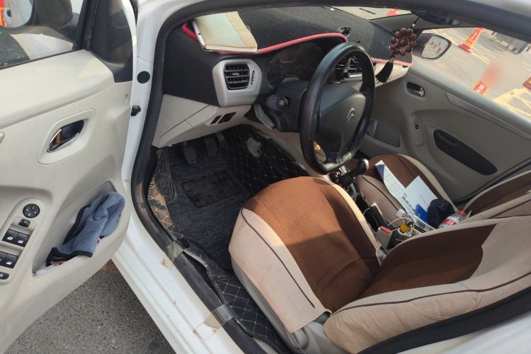 Used Citroen Elysee 2013 Sedan Classic 1.6L Manual with Tech Sunroof
