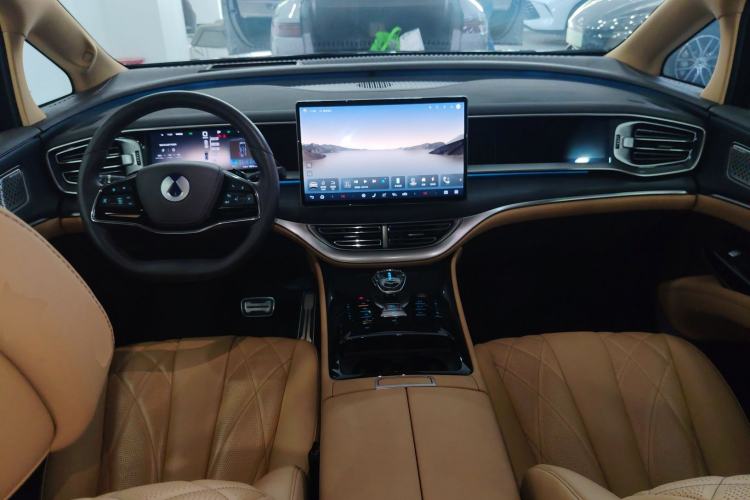 Used Denza D9 2025 DM-i Intelligent Drive 1020 Four-Wheel Drive Prestige Model
