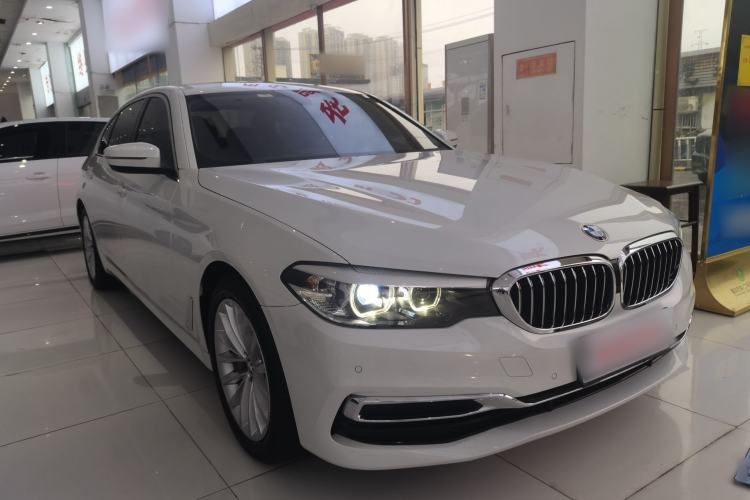 Used BMW 5 Series 2019 Facelifted 530Li Leading Edition Luxury Package Front Right 45 Deg