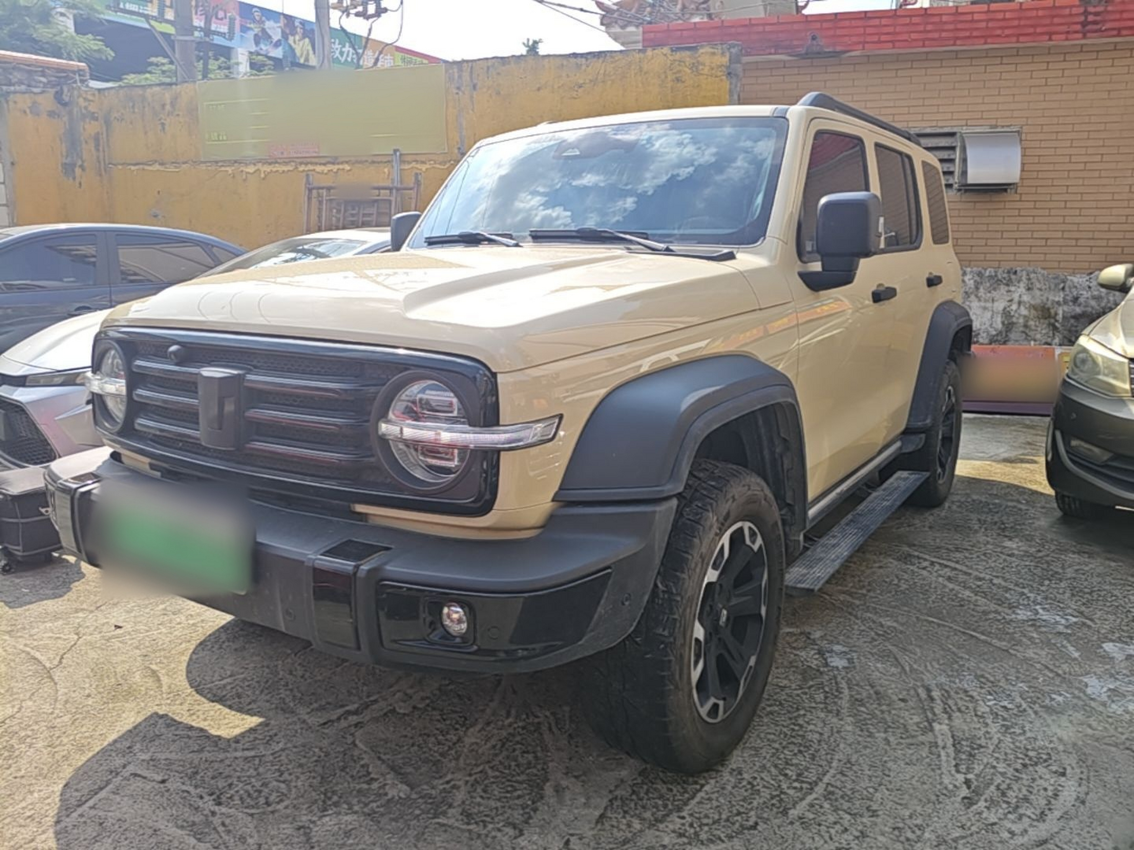 Под передней частью автомобиля