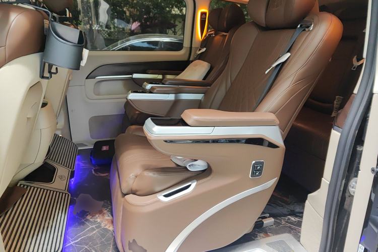 Used Mercedes-Benz V-Class 2022 V 260 Avantgarde Edition