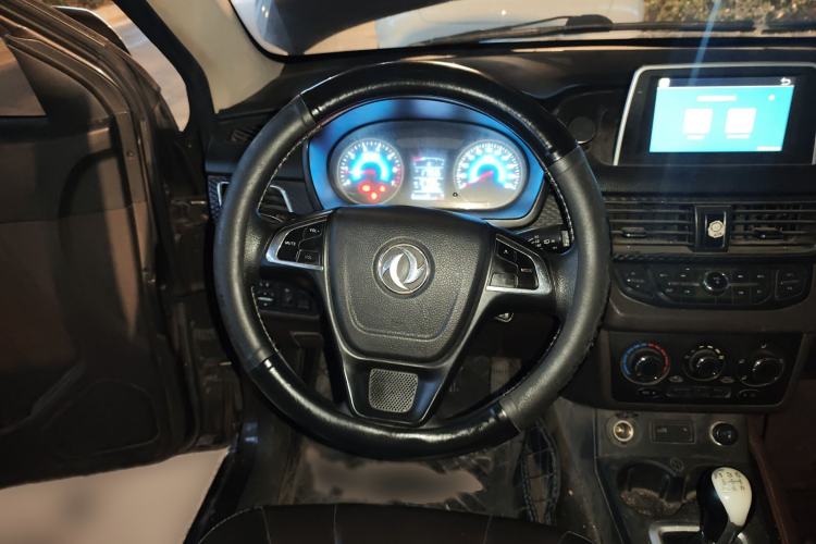 Used Dongfeng Fengon 330 2019 1.5L 330S Manual Comfort Version China VI Standard Steering Wheel
