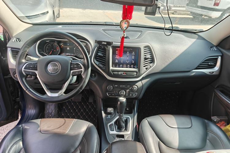 Used Jeep Cherokee 2016 2.4L Professional Smart Version
