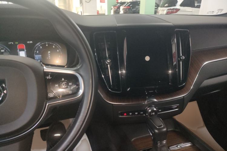 Used Volvo XC60 2021 T5 4x4 Smart Luxury Edition
