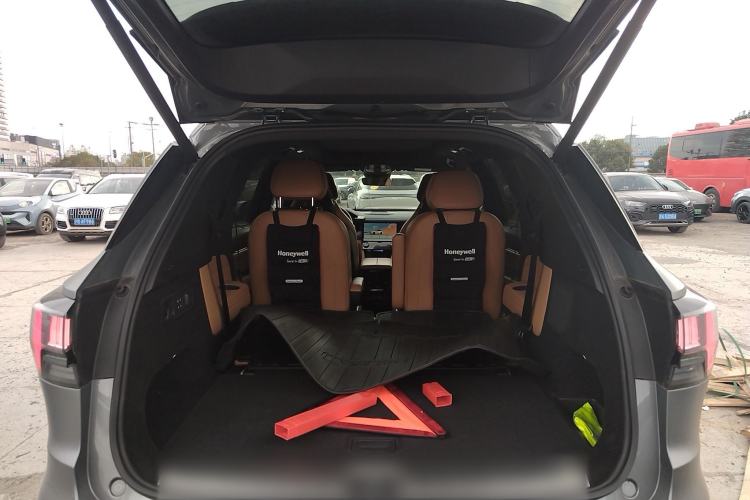 Used Lynk & Co 09 2021 2.0T Halo Six-Seater