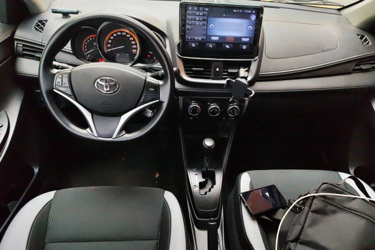 Used Toyota YARiS L Zhi Xuan 2022 1.5L CVT Leading PLUS Edition Center Console