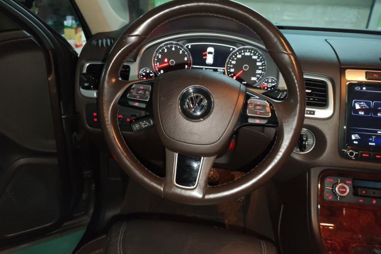 Used Volkswagen Touareg 2011 3.0 TSI Standard Version Steering Wheel