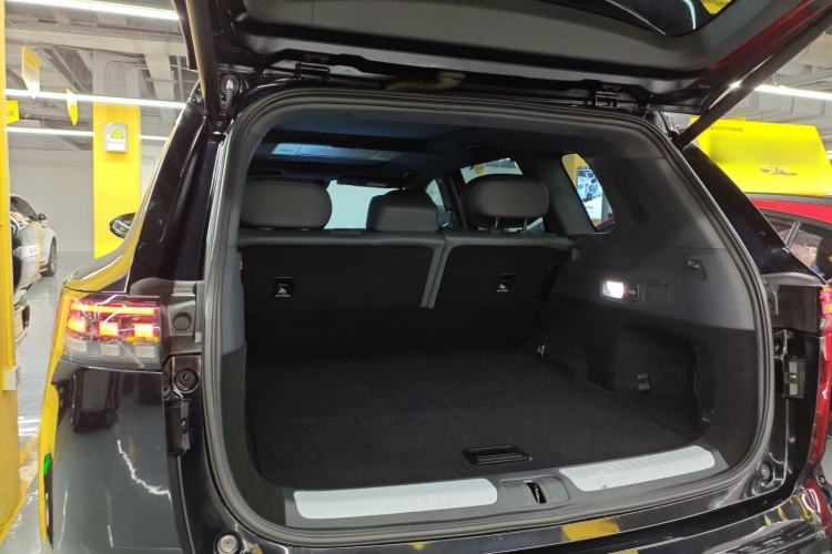 Used Dongfeng eπ eπ008 2025 210Max Range-Extended Version 5 Seats Trunk