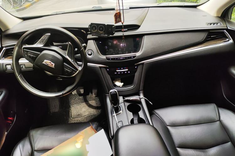 Used Cadillac XT5 2018 25T Luxury Model Center Console