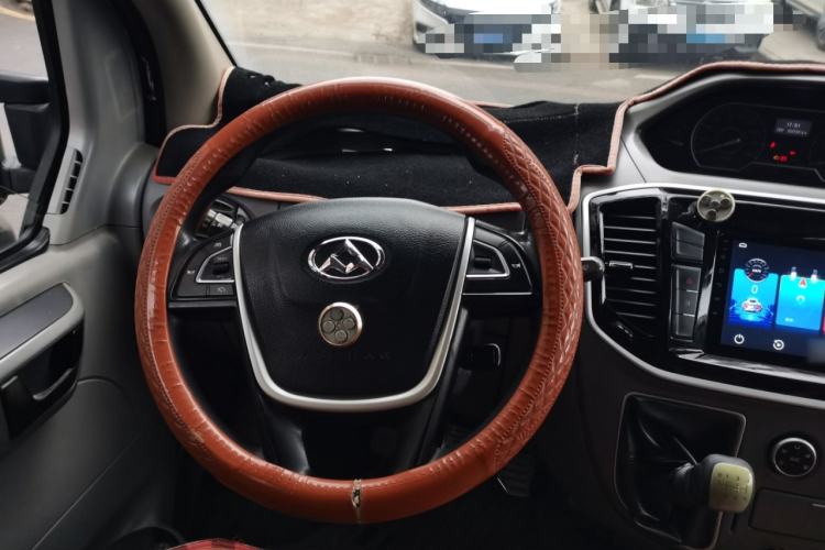 Used SAIC MAXUS Xintu V80 2018 2.5T 6-speed manual Aoyuntong short-wheelbase ultra-low roof 5- or 6-seat model