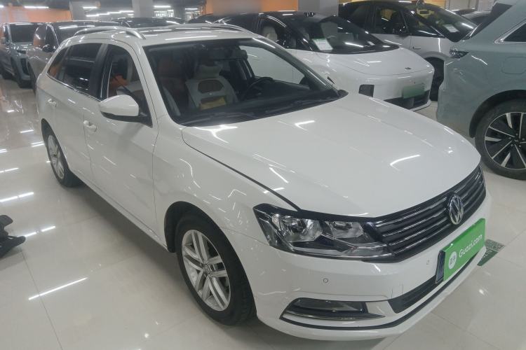 Used Volkswagen Gran Lavida 2015 1.6L Automatic Comfort Edition Front Right 45 Deg