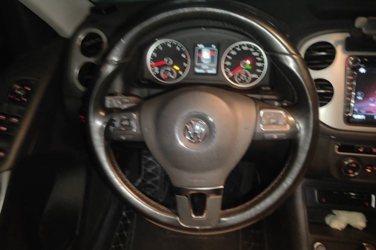 Used Volkswagen Tiguan 2015 1.8TSI Automatic Two-Wheel Drive Luxury Model Steering Wheel