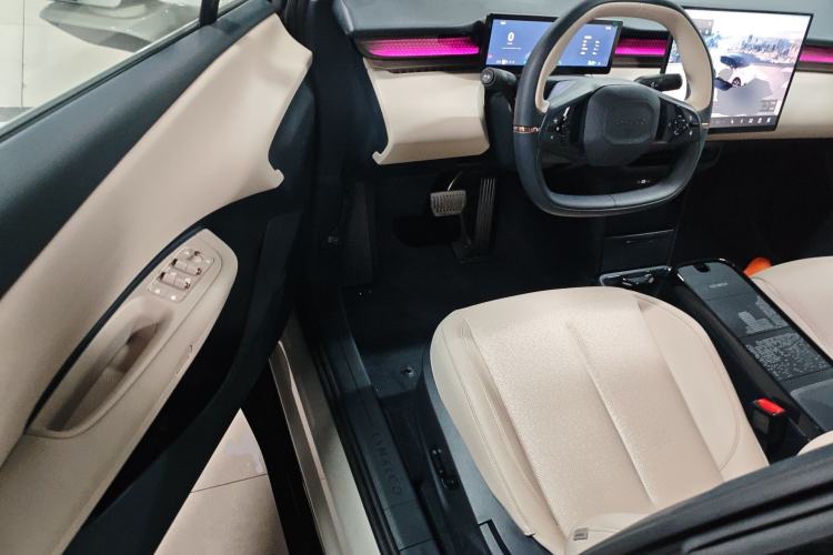 Used Lynk & Co Z20 2026 Model 430km Rear-Wheel Drive Pro Driver Seat