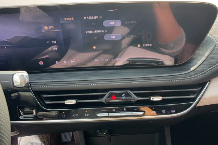 Used Buick LaCrosse 2023 28T Prestige Edition Audio And AC Panel