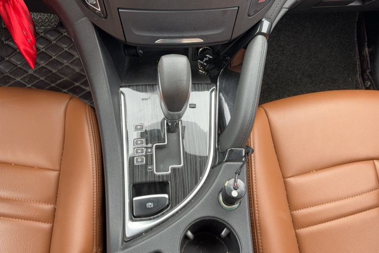 Used Dongfeng Fengdu MX5 2016 2.0L Automatic Flagship Edition
