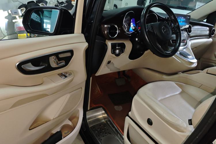 Used Mercedes-Benz V-Class 2021 V 260 Avantgarde Edition Driver Seat