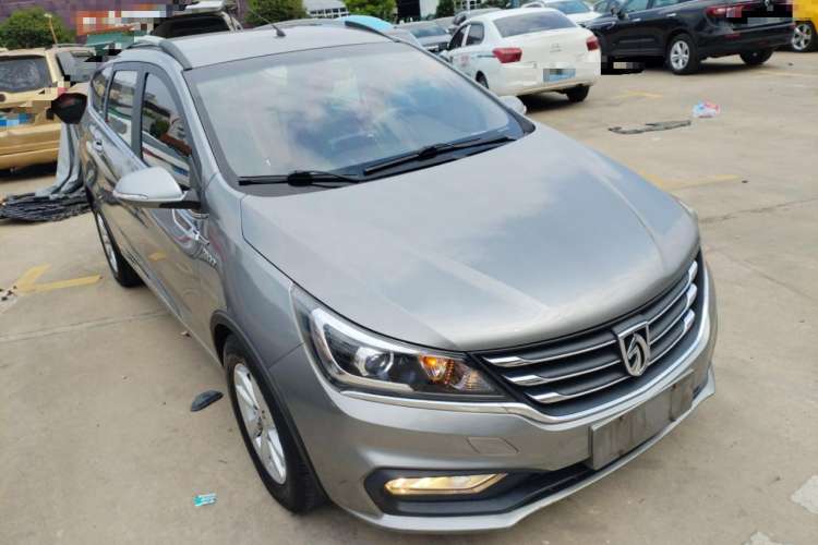 Used Baojun 310W 2017 1.5L Manual Fashion Model China V