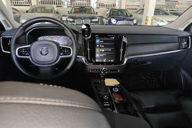 Used Volvo V90 2017 Cross Country T5 AWD Smart Range Edition
