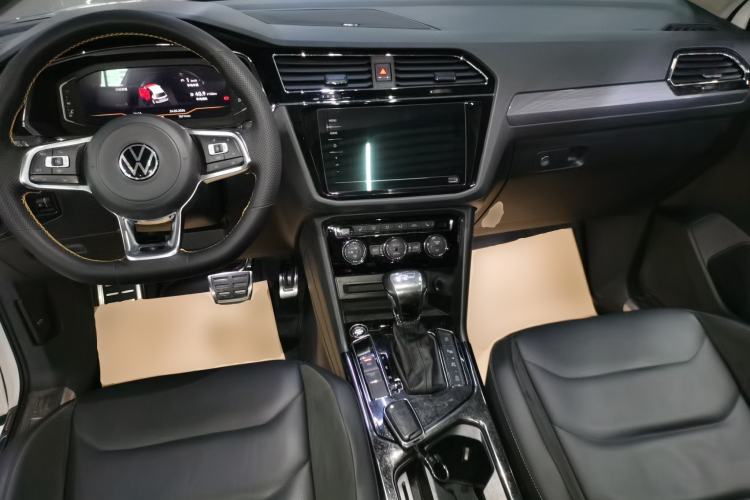 Used Volkswagen Tiguan L 2021 330TSI Automatic Two-Wheel Drive R-Line Enhanced Edition Center Console