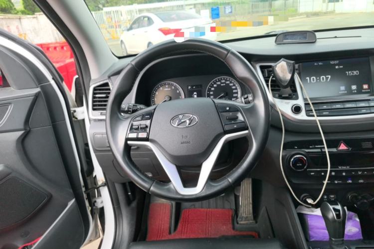 Used Hyundai Tucson 2015 1.6T Dual-Clutch Two-Wheel-Drive Smart Model Steering Wheel
