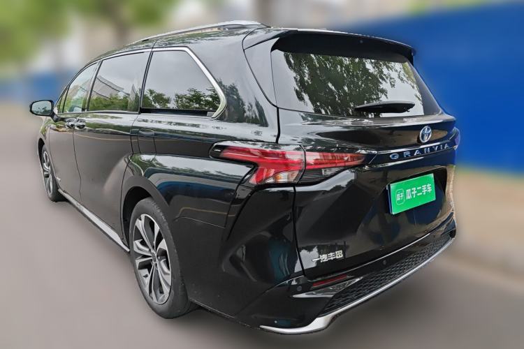 Used Toyota Granvia 2022 2.5L Hybrid Premium Edition
