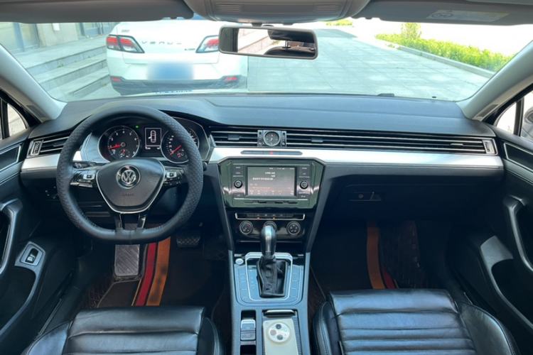 Used Volkswagen Magotan 2018 330TSI DSG Advanced Model Interior 1