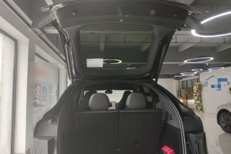 Used Tesla Model Y L 2025 Model Long-Range All-Wheel-Drive Version