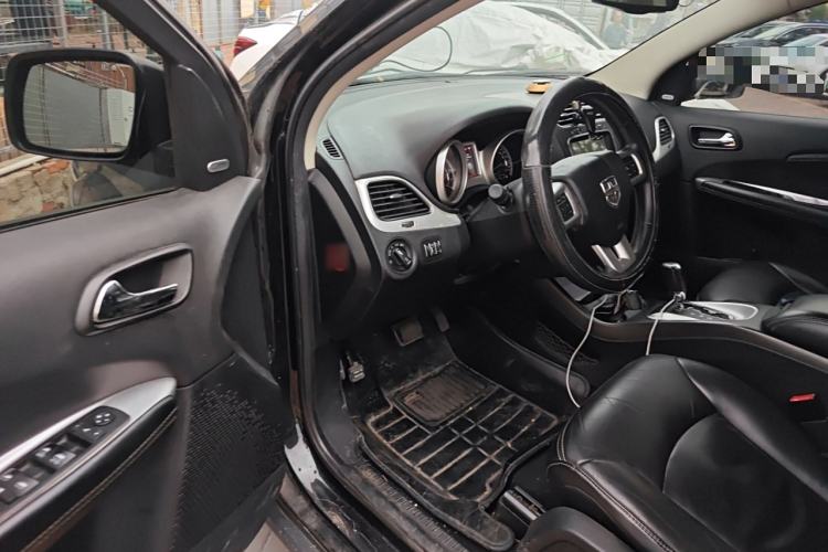 Used Dodge Journey 2013 2.4L Two-Wheel Drive Luxury Version
