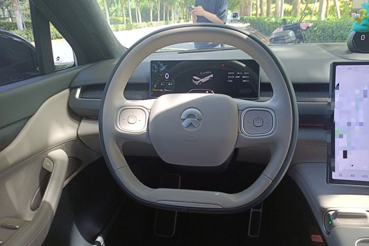 Used Nio ES8 2024 75 kWh Steering Wheel