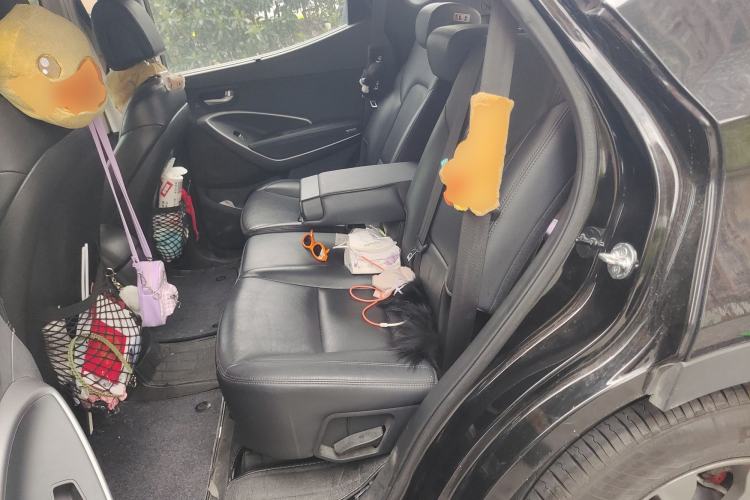 Used Hyundai Santa Fe 2015 2.4L Automatic Two-Wheel Drive Smart Version 5 Seats
