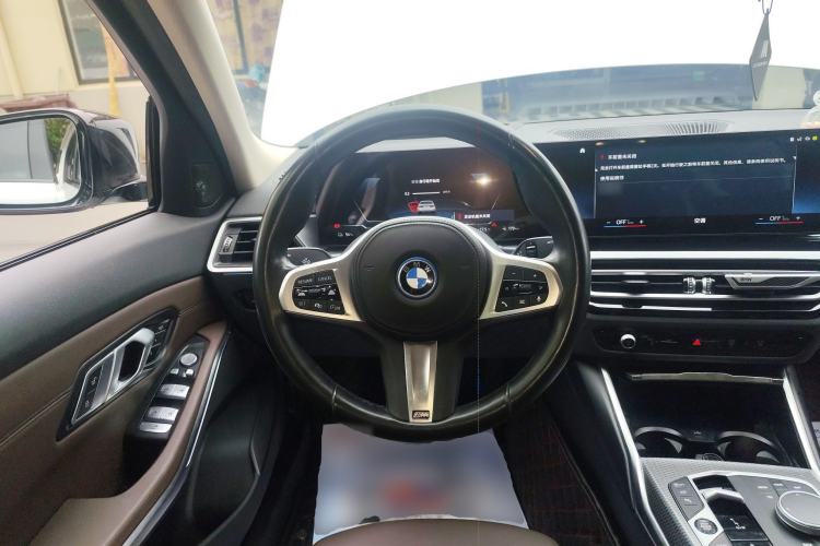 Used BMW i3 2023 eDrive 40 L Midnight Sports Package Steering Wheel