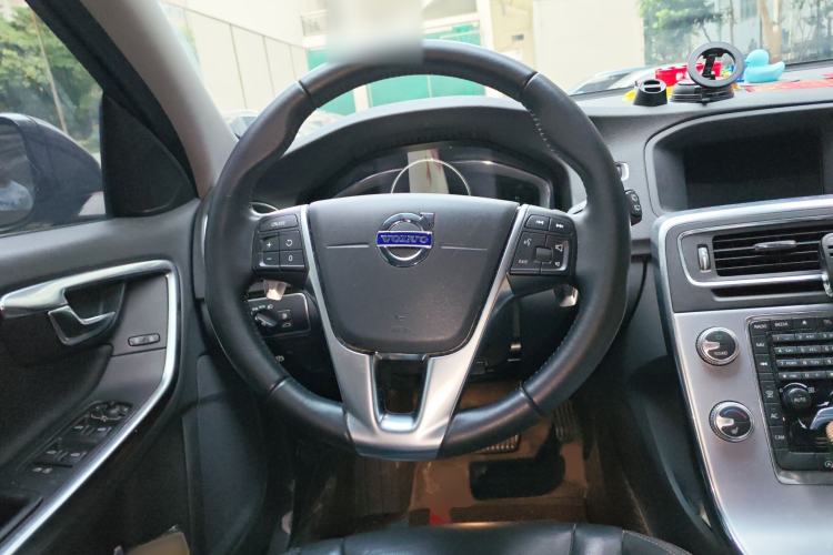 Used Volvo V60 2017 Cross Country T5 AWD China V Standard Steering Wheel