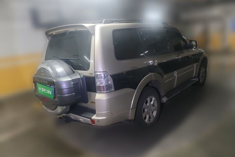 Used Mitsubishi Pajero 2015 3.0L Automatic Elite Plus Version China V Standard