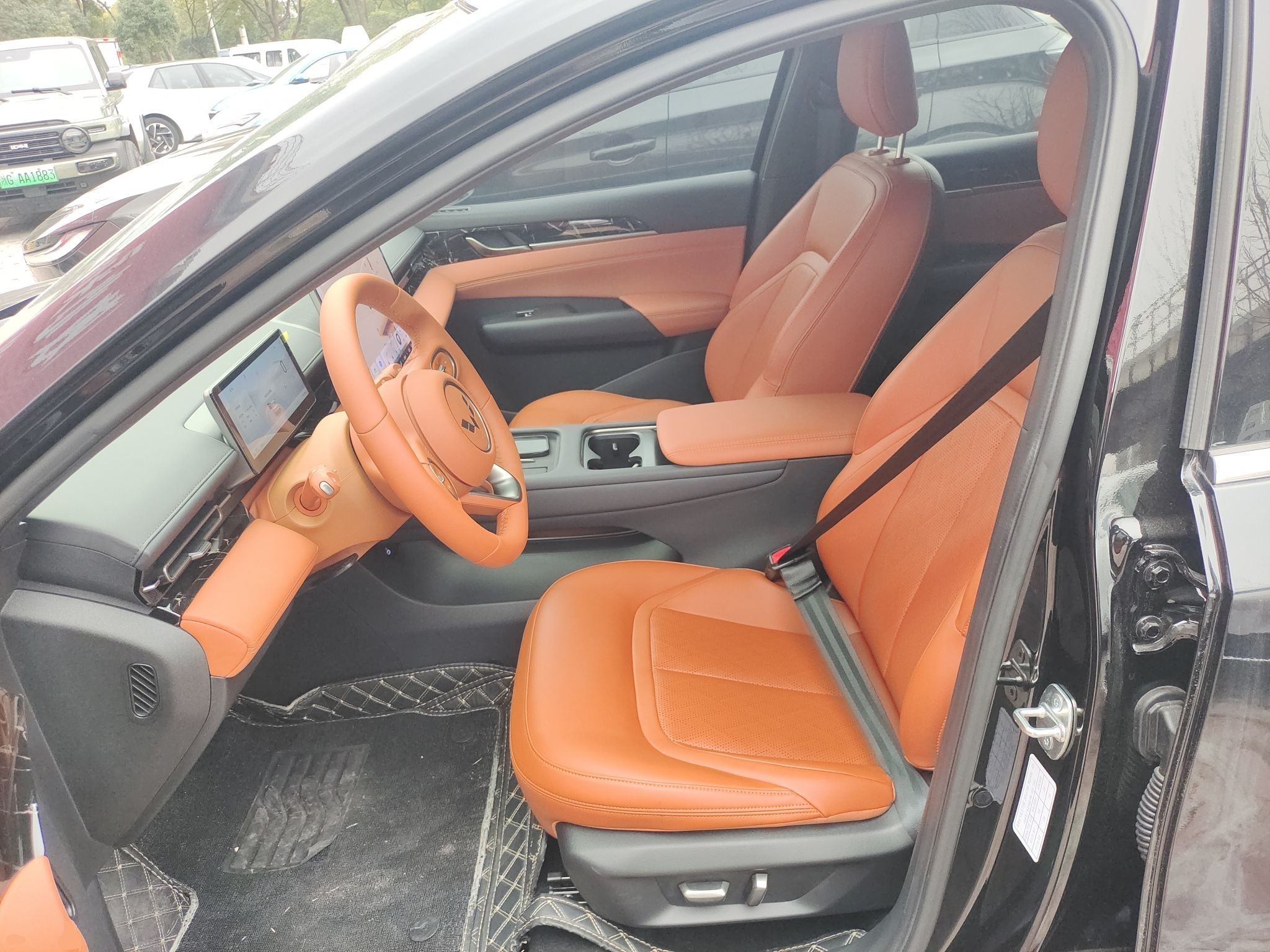 المقاعد الأمامية داخل السيارة