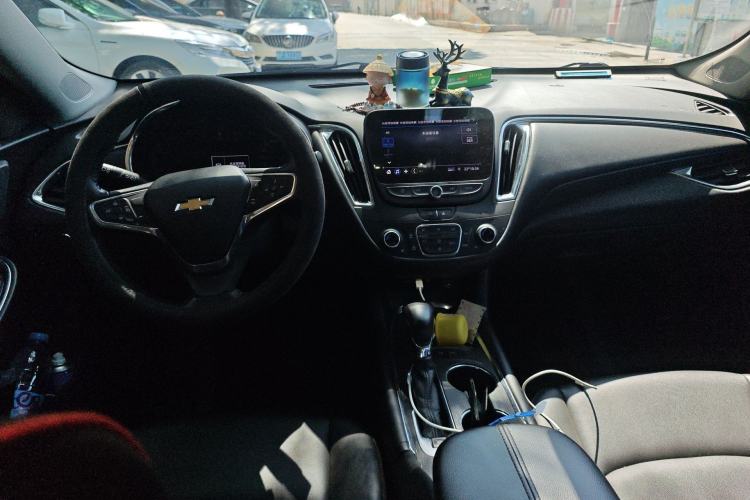 Used Chevrolet Malibu XL 2022 535T Automatic Sport Edition Center Console