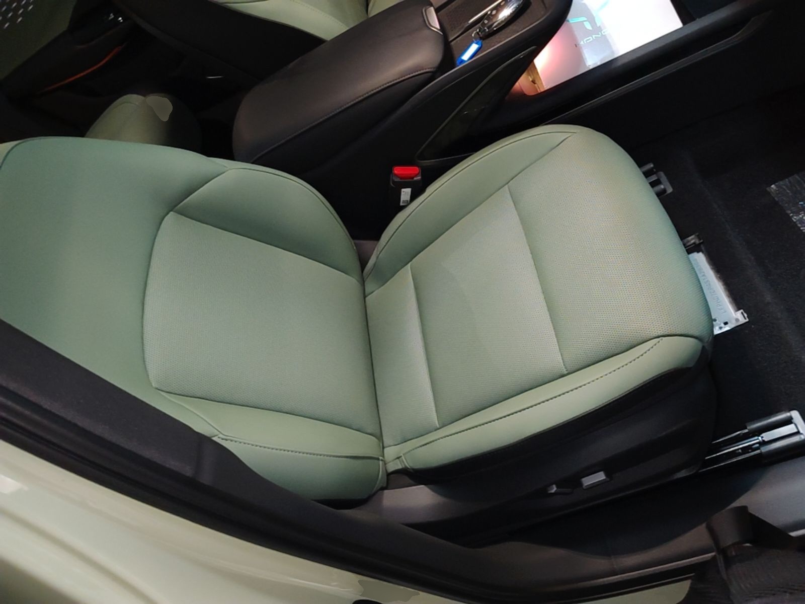 Hongqi EH7 2025 690 Smart Selection Edition — снимка 19
