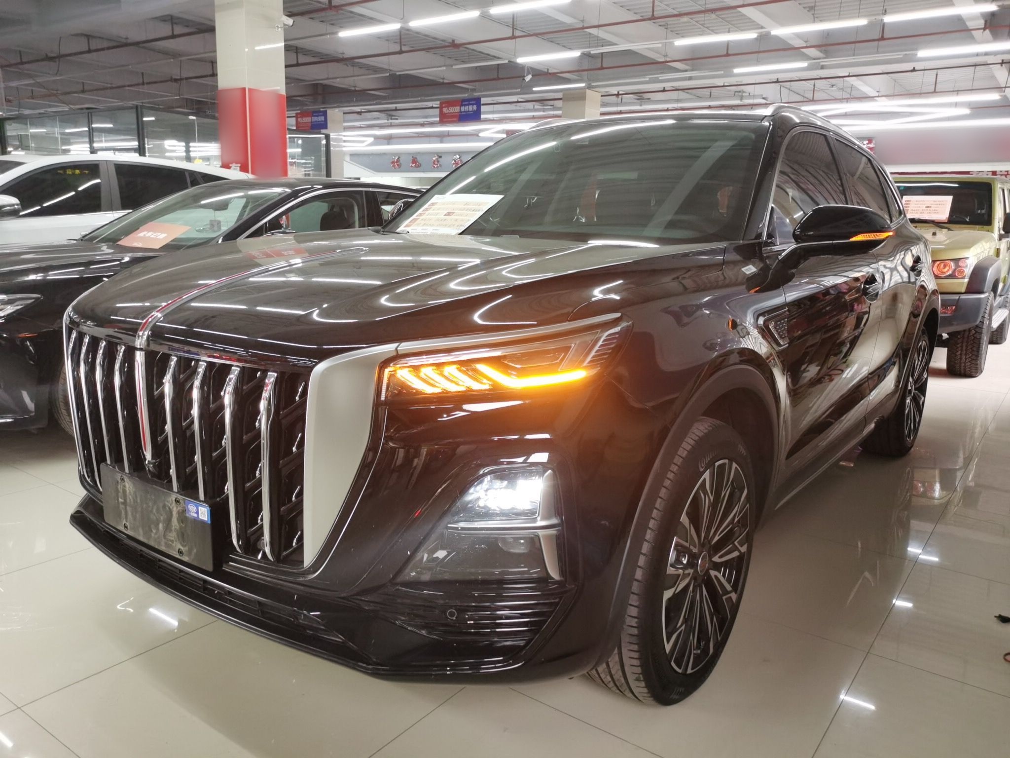 تحت مقدمة السيارة