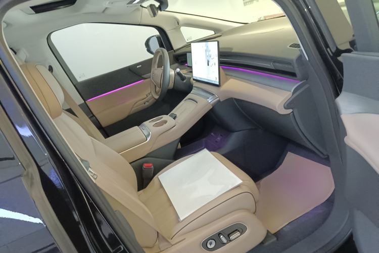 Used XPeng X9 2025 740 Ultra-Long Range Max Right Front Seat