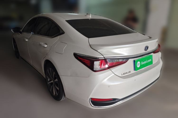 Used Lexus ES 2020 300h Premier Edition